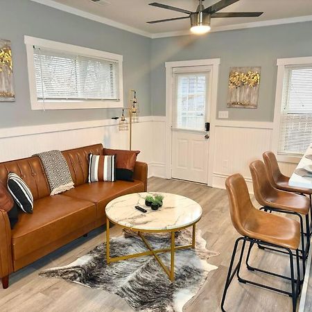 Little House On 47Th Apartment Cleveland Bagian luar foto