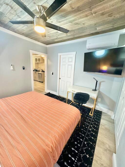 Little House On 47Th Apartment Cleveland Bagian luar foto