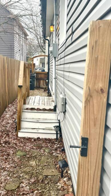 Little House On 47Th Apartment Cleveland Bagian luar foto