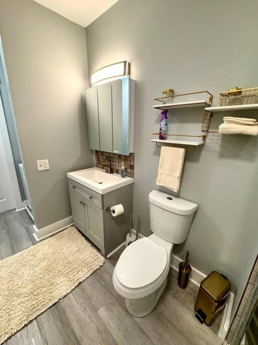 Little House On 47Th Apartment Cleveland Bagian luar foto