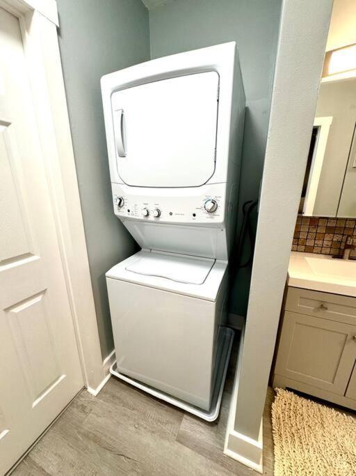 Little House On 47Th Apartment Cleveland Bagian luar foto