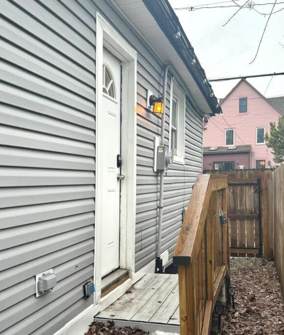 Little House On 47Th Apartment Cleveland Bagian luar foto