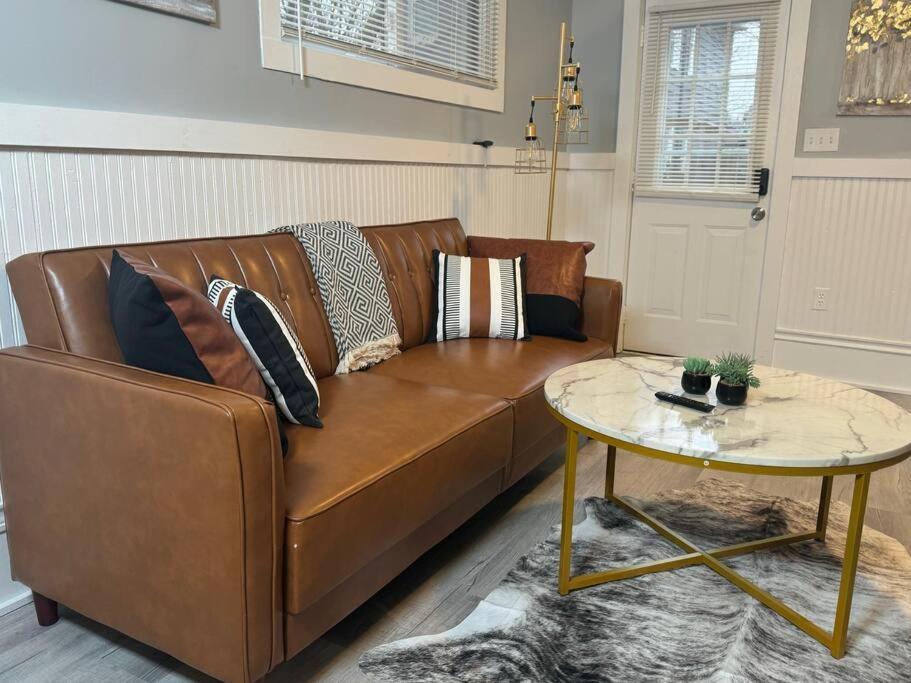 Little House On 47Th Apartment Cleveland Bagian luar foto