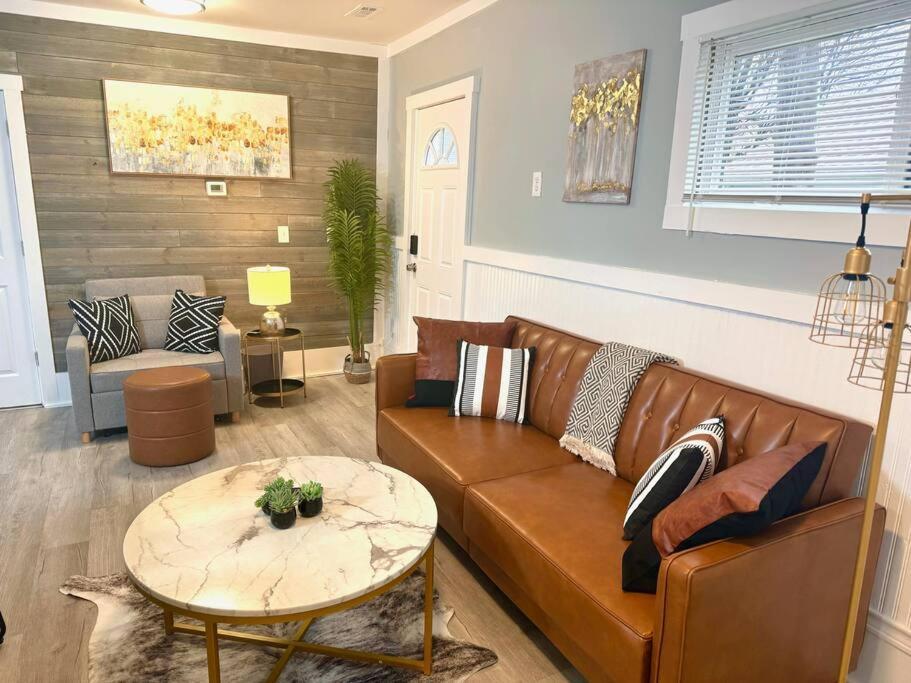 Little House On 47Th Apartment Cleveland Bagian luar foto