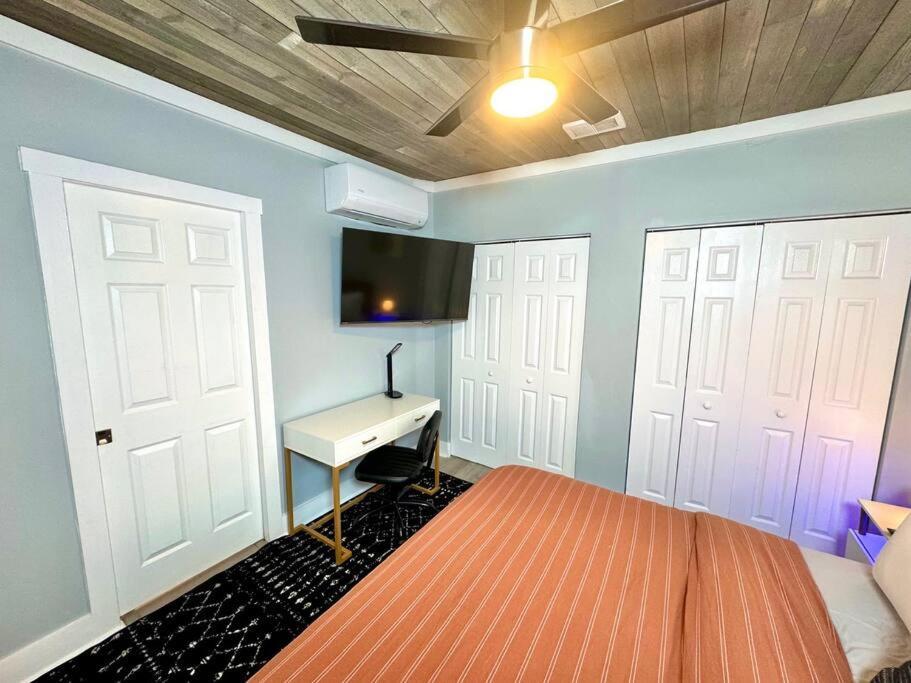 Little House On 47Th Apartment Cleveland Bagian luar foto