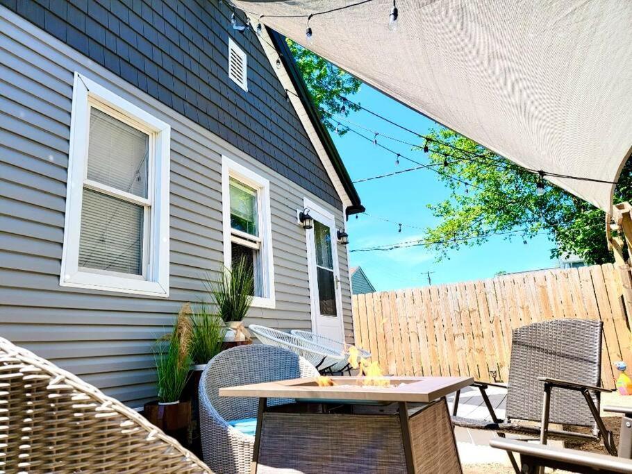 Little House On 47Th Apartment Cleveland Bagian luar foto